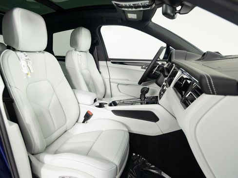 New 2026 Porsche Macan image 35