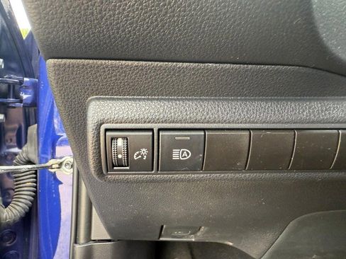 Used 2022 Toyota Corolla SE w/ Carpet Mat Package (TMS) image 17