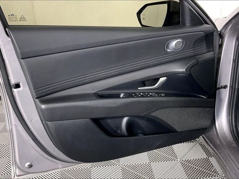 Used 2024 Hyundai Elantra Limited image 25