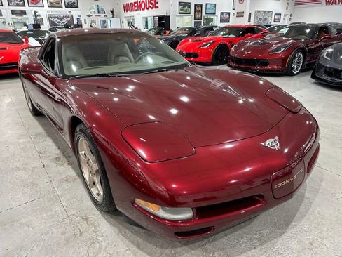Used 2003 Chevrolet Corvette Coupe w/ Preferred Equipment Group RWD image 4