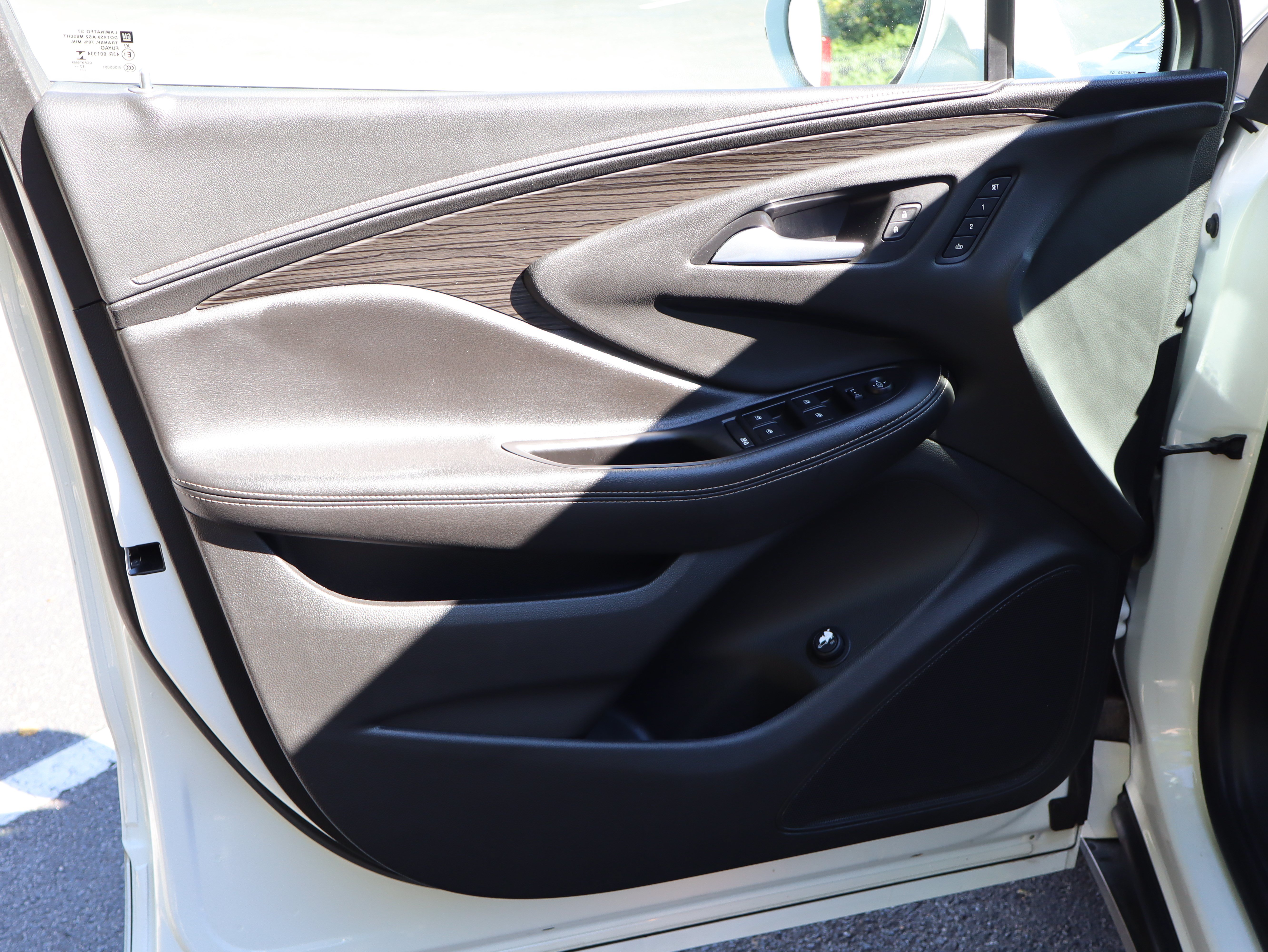 Used 2018 Buick Envision Essence FWD image 19