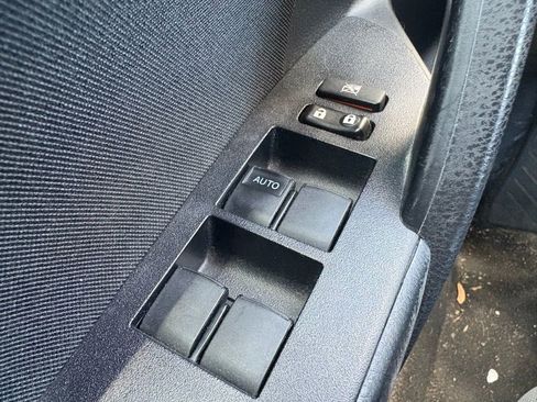 Used 2018 Toyota Corolla LE image 24