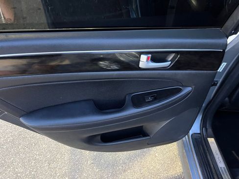 Used 2013 Hyundai Genesis 3.8 image 21