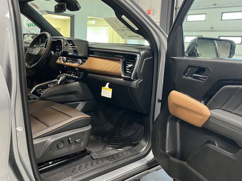 New 2026 GMC Canyon AT4 w/ Technology Plus Package AWD/4WD image 7