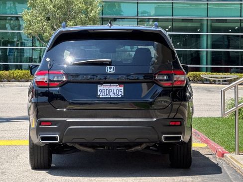 Certified 2025 Honda Pilot Sport image 5