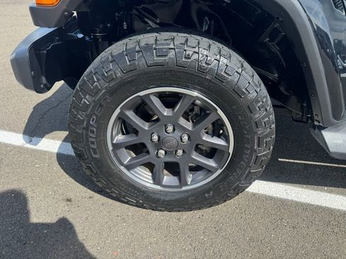 Used 2020 Jeep Gladiator Overland AWD/4WD image 19