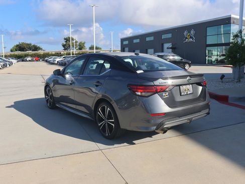 Used 2020 Nissan Sentra SR image 3