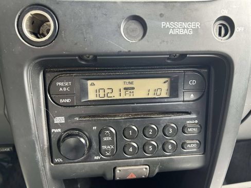 Used 2004 Nissan Frontier XE w/ (VTP) Value Truck Pkg RWD image 16