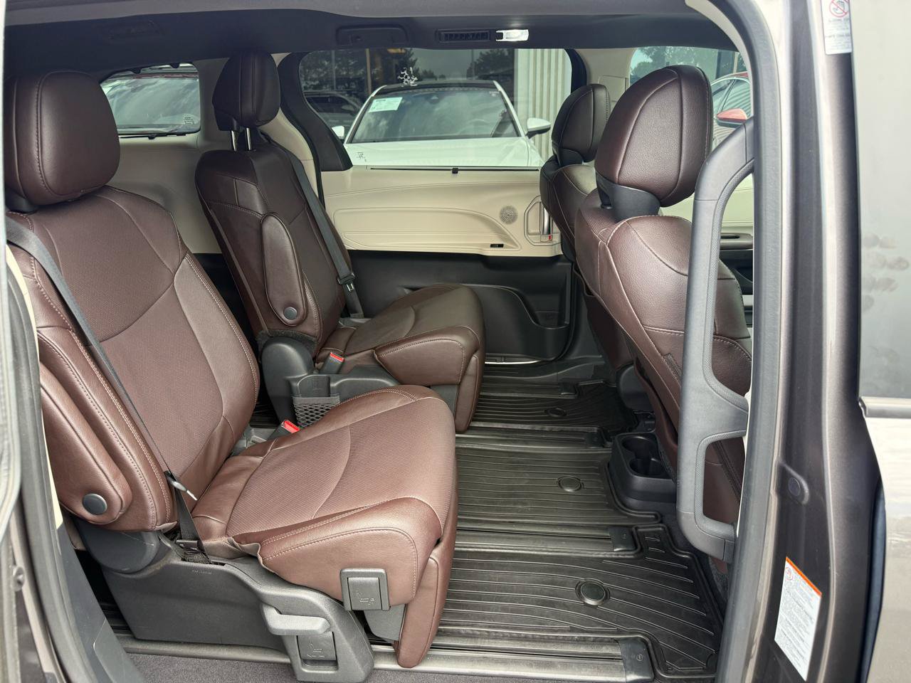 Used 2024 Toyota Sienna Platinum AWD/4WD image 24
