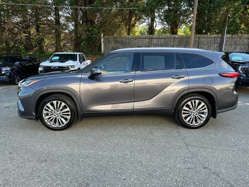 Used 2022 Toyota Highlander Platinum AWD/4WD image 7