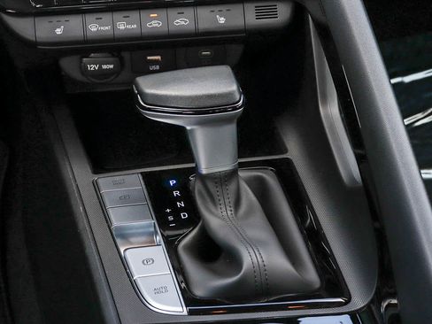 Used 2025 Hyundai Elantra Limited FWD image 24