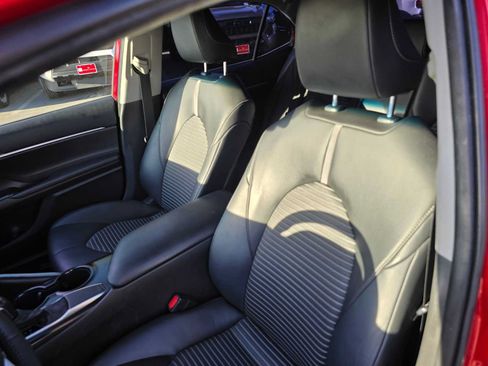 Used 2020 Toyota Camry SE FWD image 21