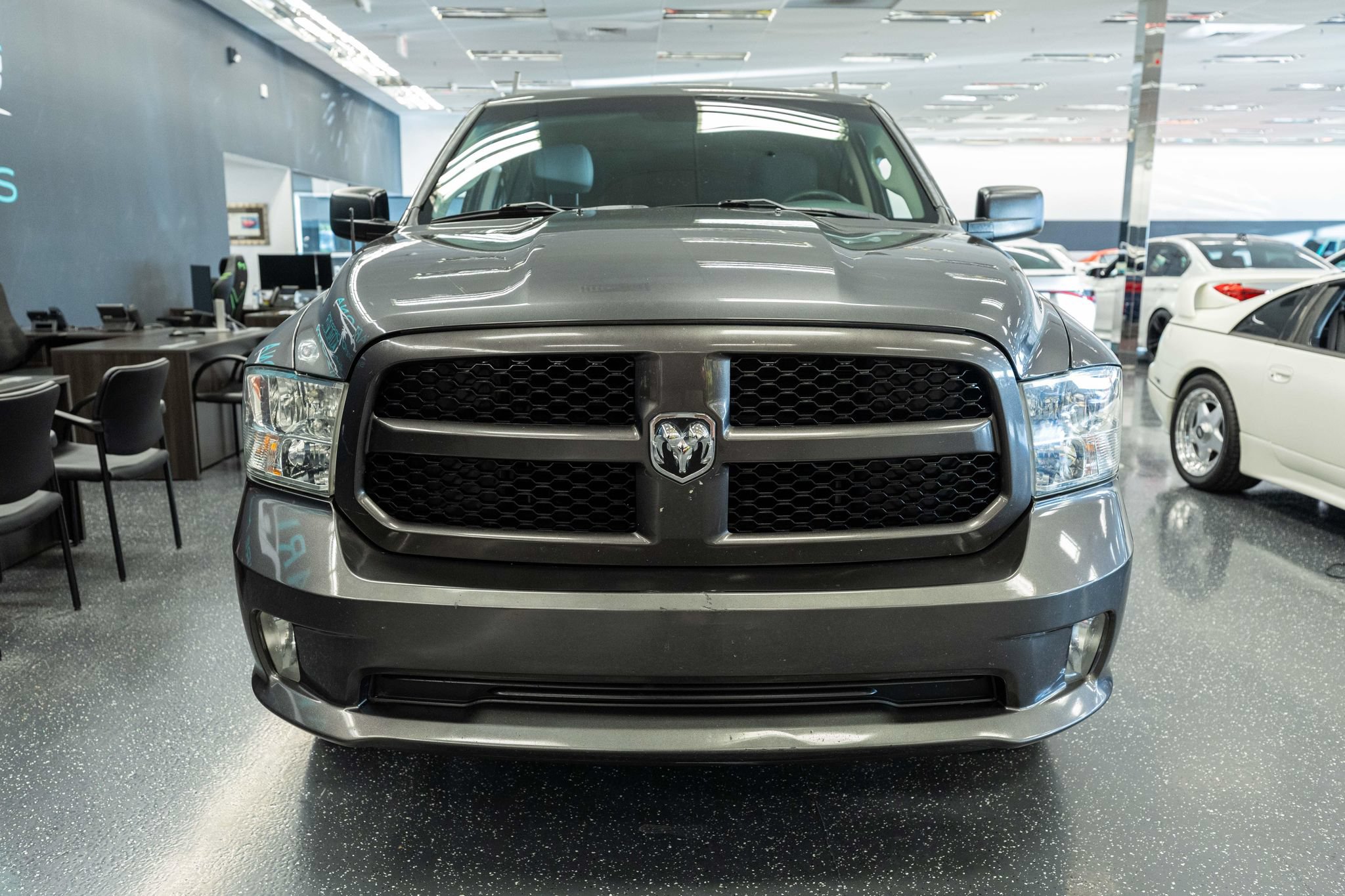 Used 2018 RAM 1500 Express RWD image 2