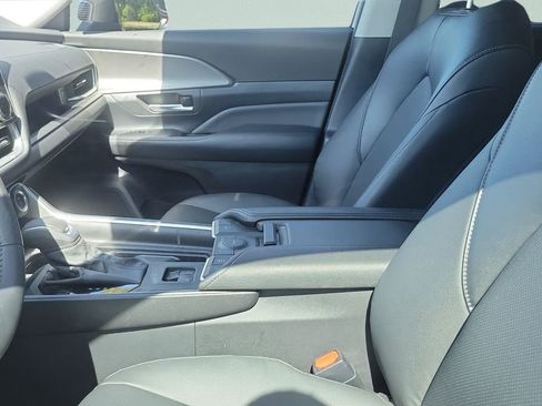 Used 2024 Toyota Grand Highlander FWD image 3