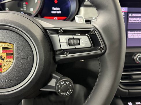 New 2026 Porsche Macan image 18