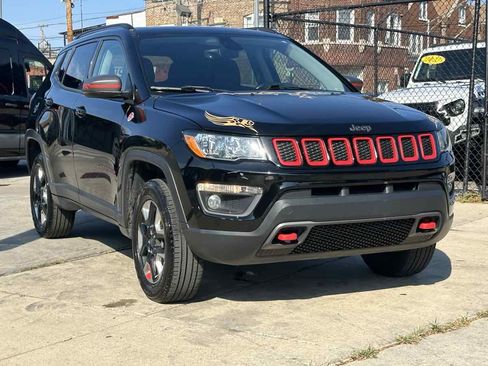 Used 2018 Jeep Compass Trailhawk w/ Leather Interior Group AWD/4WD image 3