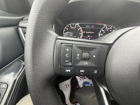 Used 2024 Nissan Rogue SV FWD image 20