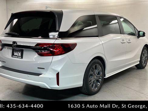 New 2026 Honda Odyssey Touring image 5
