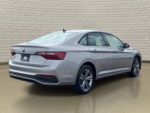 Used 2024 Volkswagen Jetta SE FWD image 5