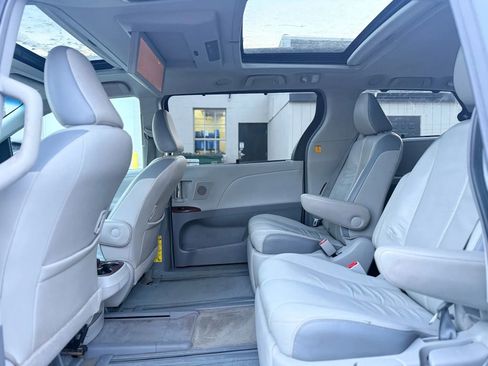 Used 2013 Toyota Sienna Limited image 12