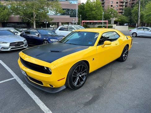 Used 2017 Dodge Challenger R/T Scat Pack w/ Leather Interior Group RWD image 7