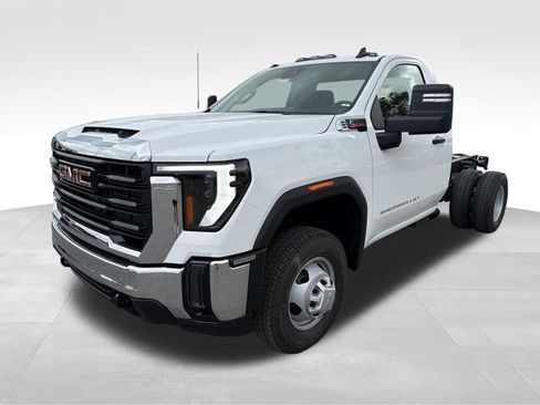 New 2026 GMC Sierra 3500 Pro image 3