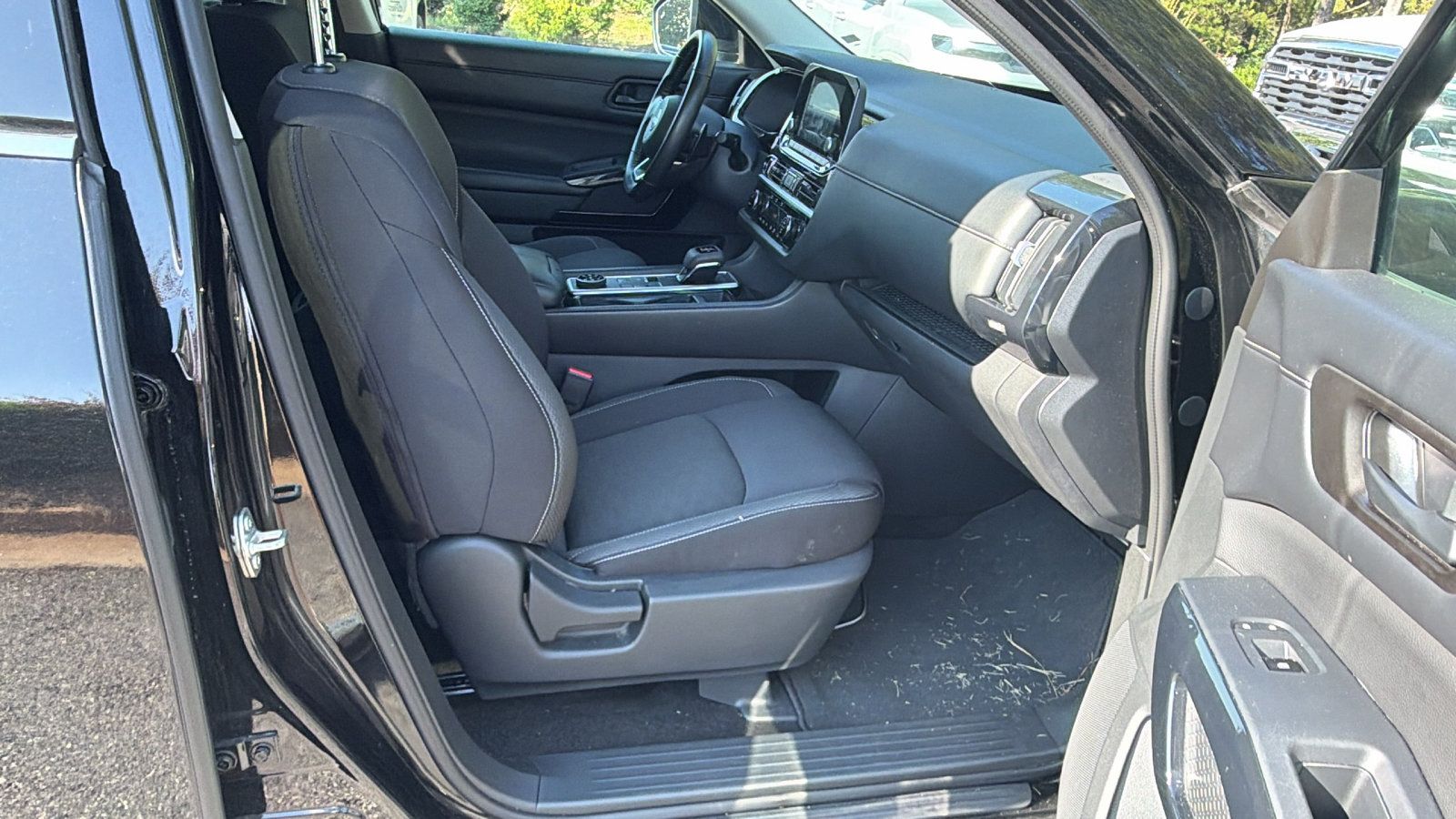 Used 2024 Nissan Pathfinder SV AWD/4WD image 19
