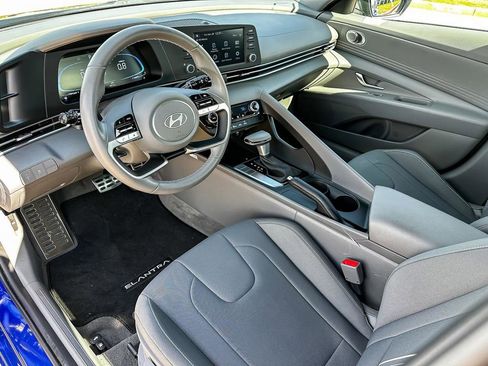 Used 2025 Hyundai Elantra Sport image 16