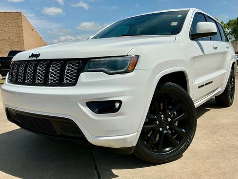 Used 2021 Jeep Grand Cherokee Laredo X image 3