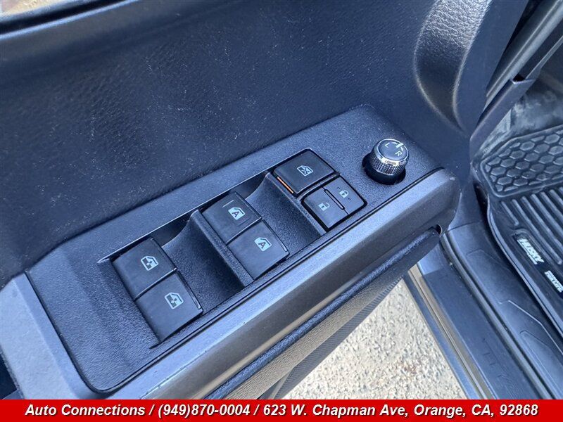 Used 2018 Toyota Tacoma TRD Off-Road w/ Technology Package AWD/4WD image 22