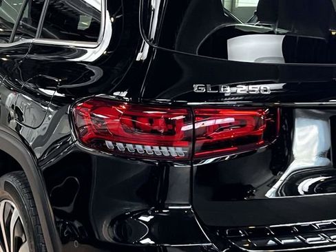 Certified 2023 Mercedes-Benz GLB 250 4MATIC image 10