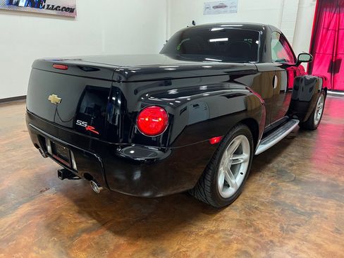 Used 2004 Chevrolet SSR w/ Preferred Equipment Group image 19