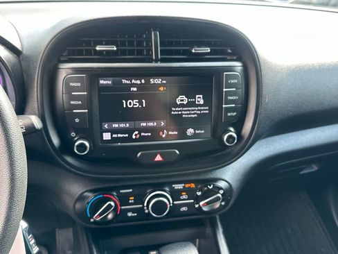 Used 2023 Kia Soul LX w/ LX Technology Package FWD image 16