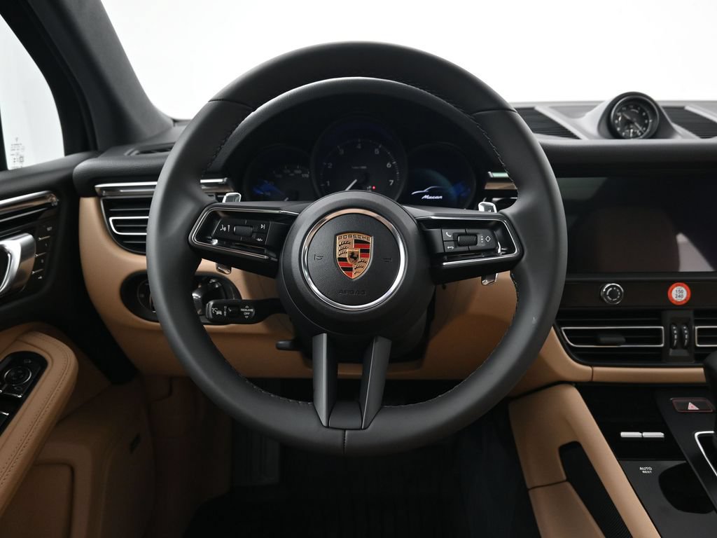 Certified 2026 Porsche Macan AWD/4WD image 13