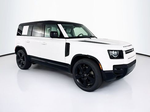 Used 2025 Land Rover Defender 110 X-Dynamic SE AWD/4WD image 3
