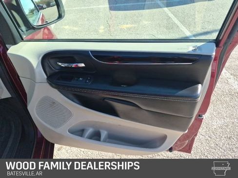 Used 2019 Dodge Grand Caravan SXT w/ Driver Convenience Group image 28