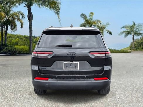 Certified 2024 Jeep Grand Cherokee L Laredo image 5