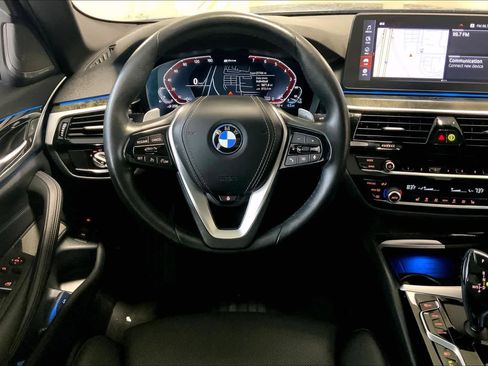 Certified 2023 BMW 530e xDrive w/ Premium Package image 5