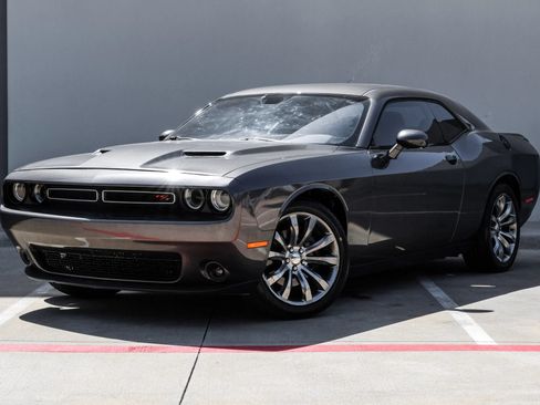 Used 2015 Dodge Challenger R/T Plus RWD image 6
