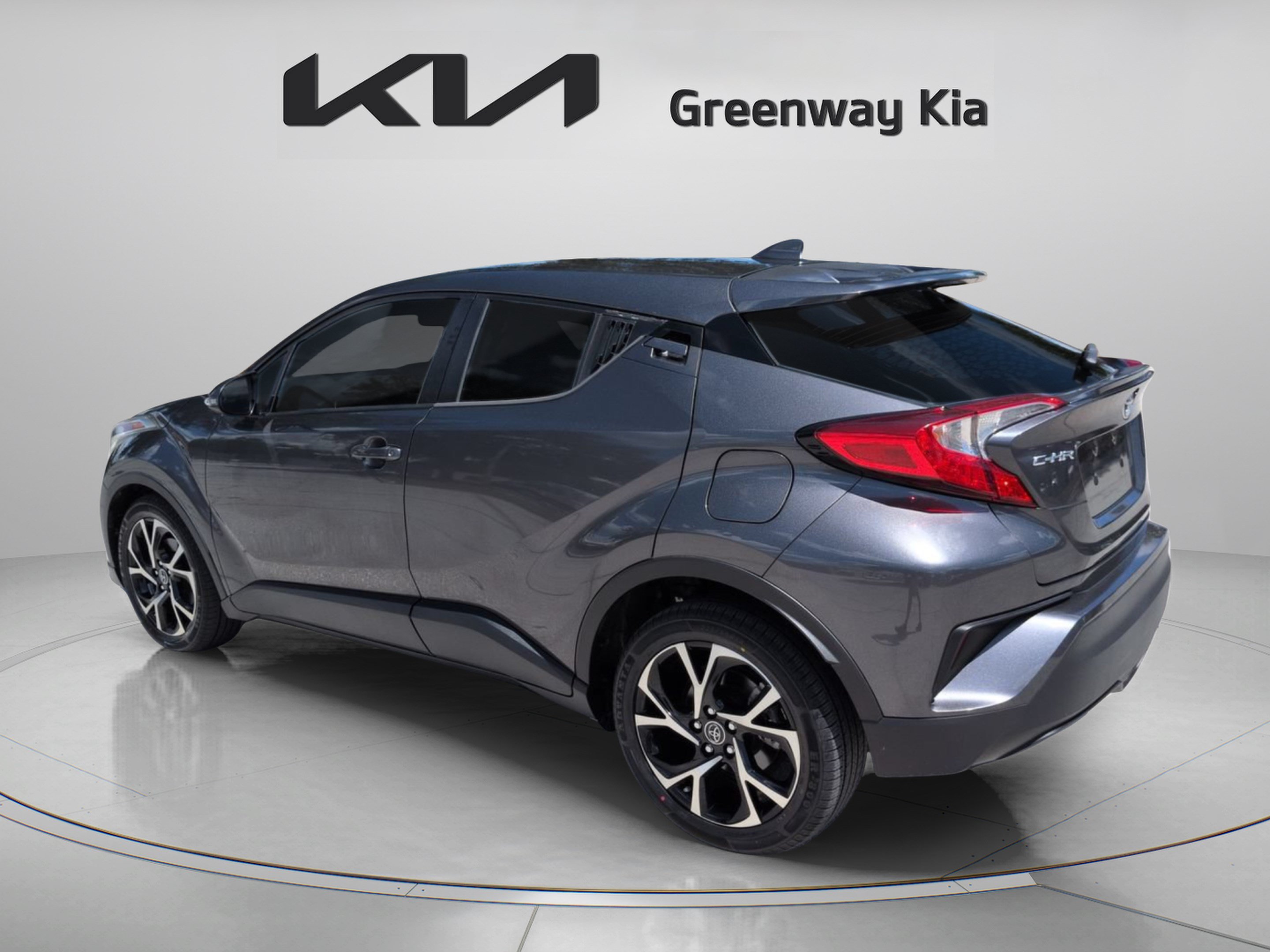 Used 2019 Toyota C-HR XLE FWD image 7