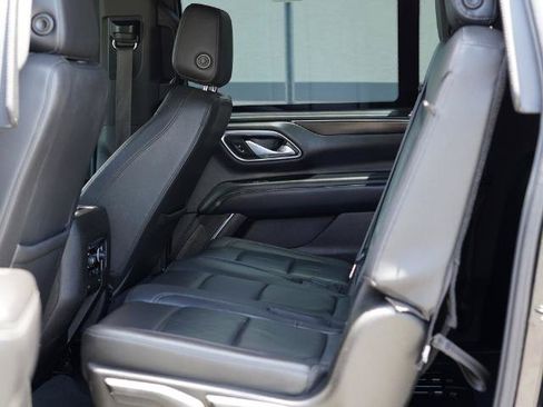 Used 2021 Chevrolet Suburban LT AWD/4WD image 18
