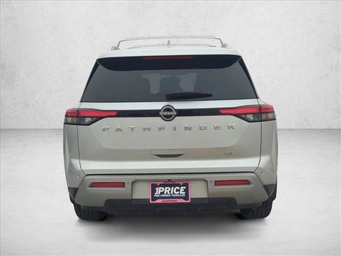 Used 2022 Nissan Pathfinder SL image 6