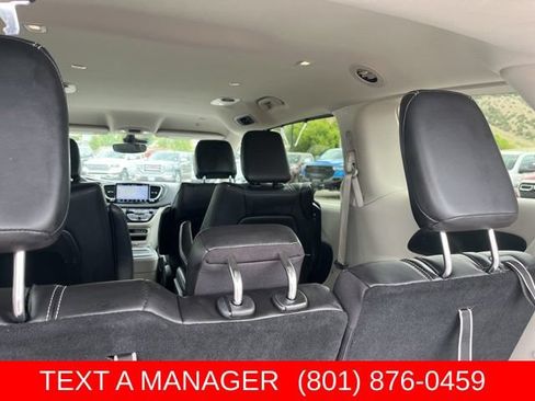 Used 2024 Chrysler Pacifica Limited FWD image 12