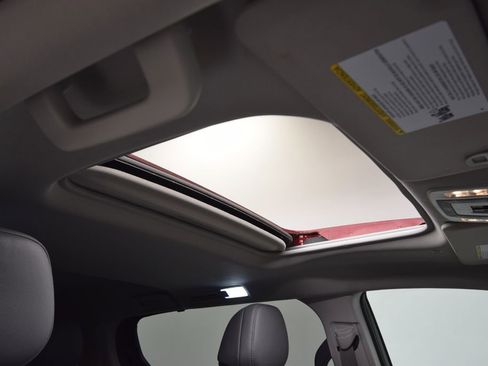 Used 2021 Toyota Sienna XLE image 18