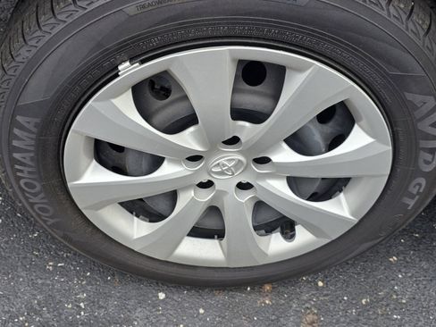 Used 2025 Toyota Corolla LE FWD image 9