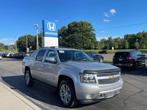 Used 2013 Chevrolet Avalanche LT w/ All-Star Edition AWD/4WD image 5