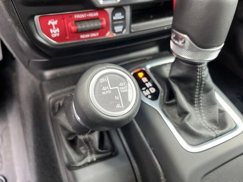 Used 2025 Jeep Wrangler Unlimited Rubicon AWD/4WD image 61