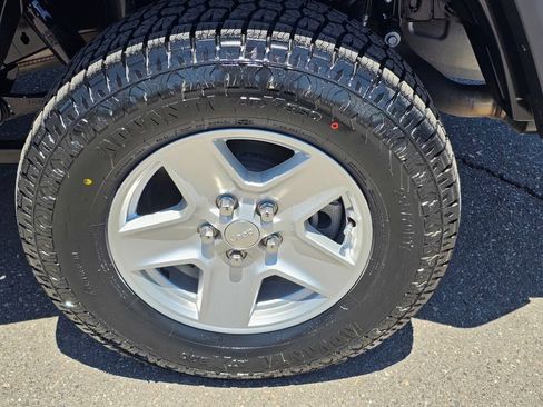 Used 2021 Jeep Gladiator Sport AWD/4WD image 8