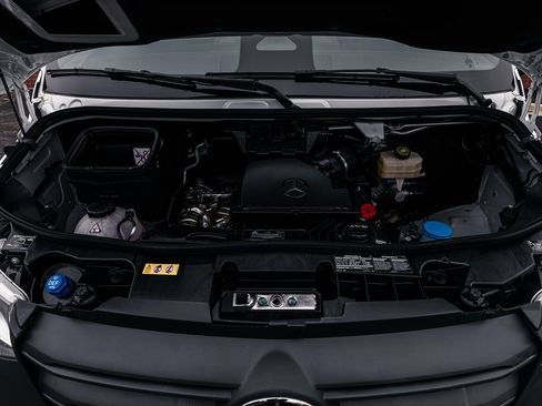 Used 2025 Mercedes-Benz Sprinter 2500 image 28