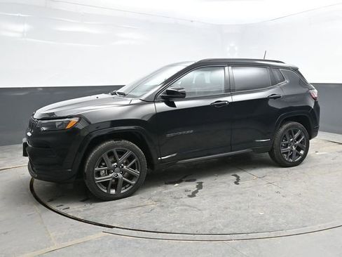 Used 2024 Jeep Compass Limited w/ High Altitude Package image 3